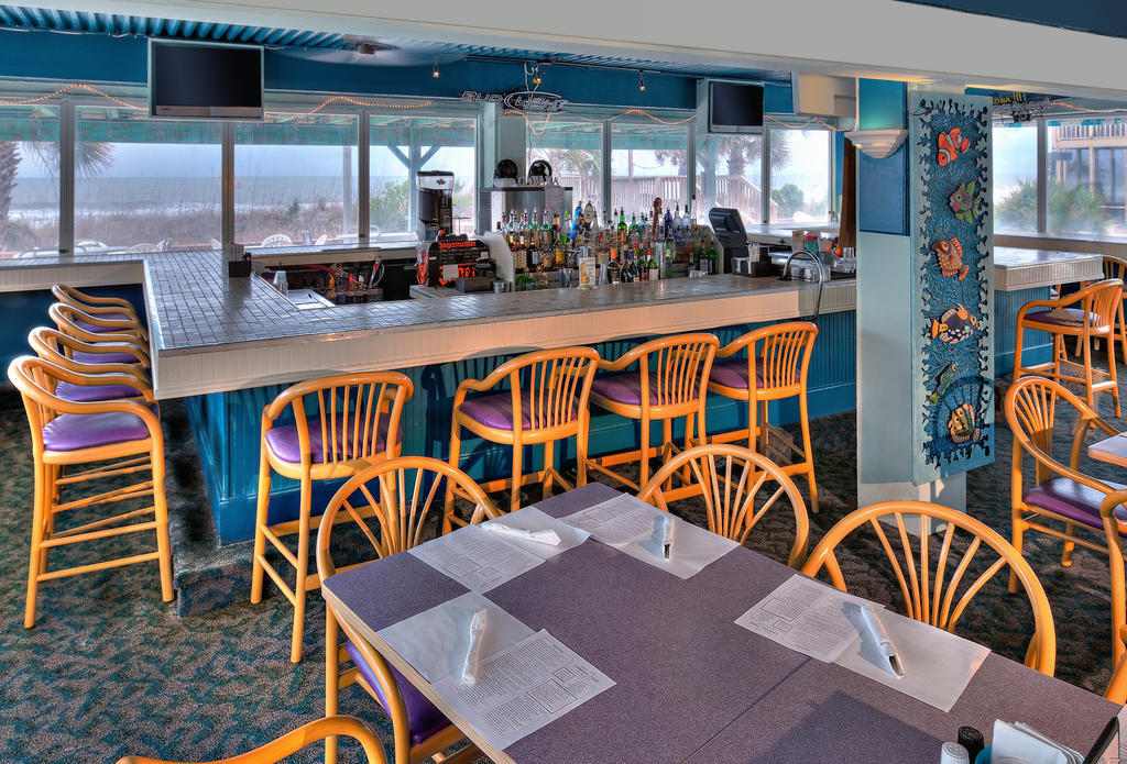 Oceanfront Litchfield Inn Полис Айлънд Ресторант снимка
