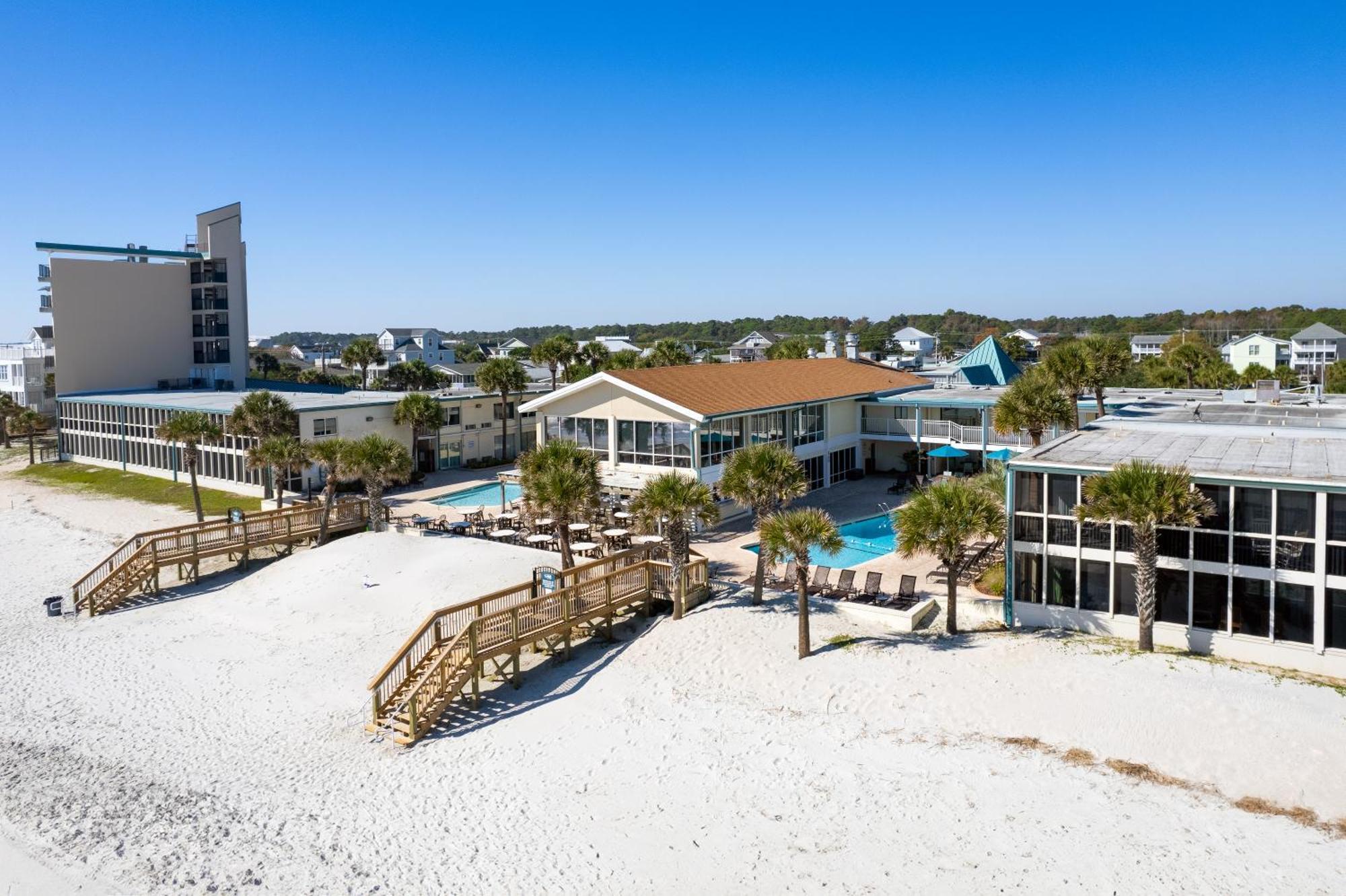 Oceanfront Litchfield Inn Полис Айлънд Екстериор снимка
