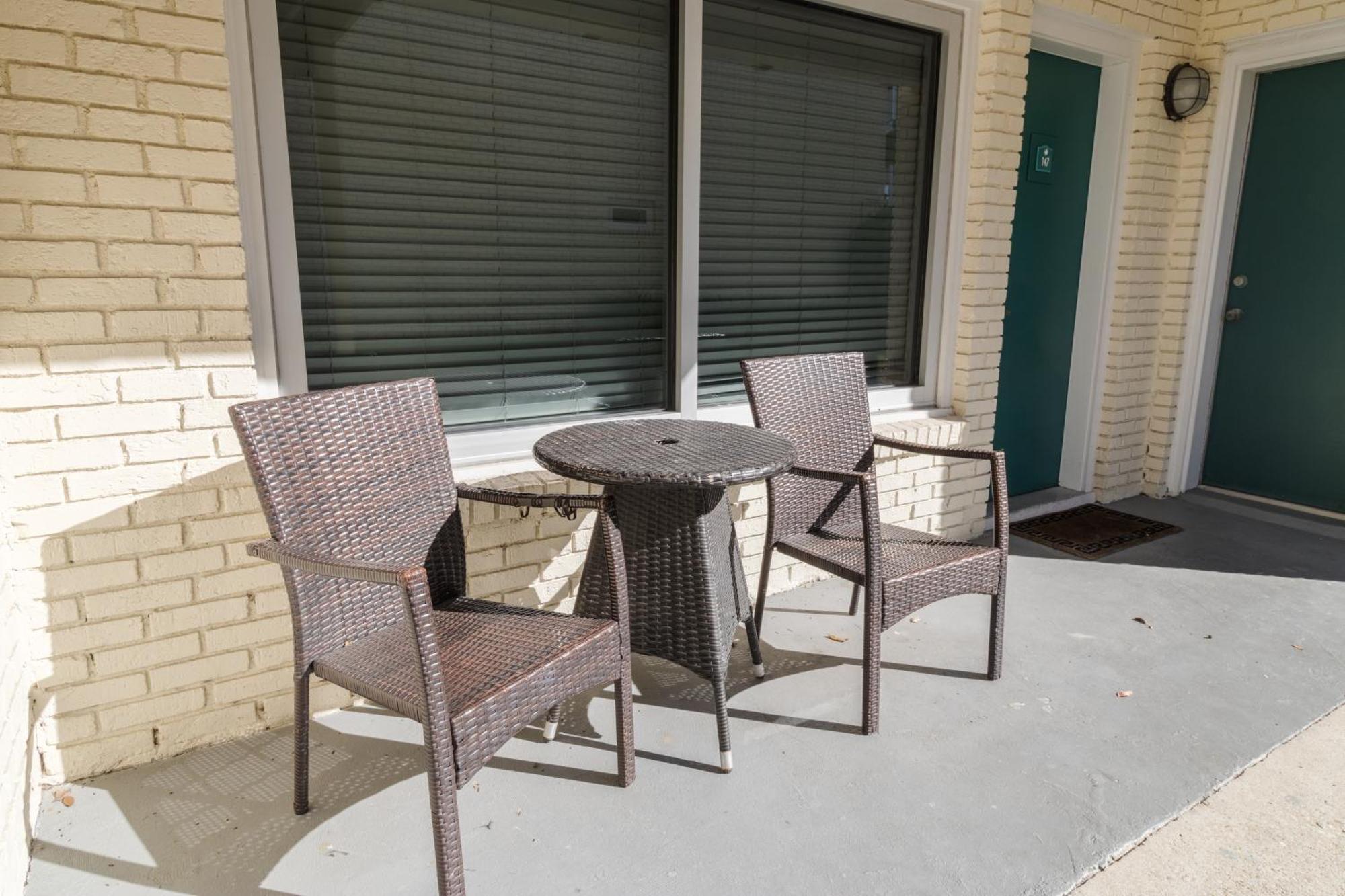 Oceanfront Litchfield Inn Полис Айлънд Екстериор снимка