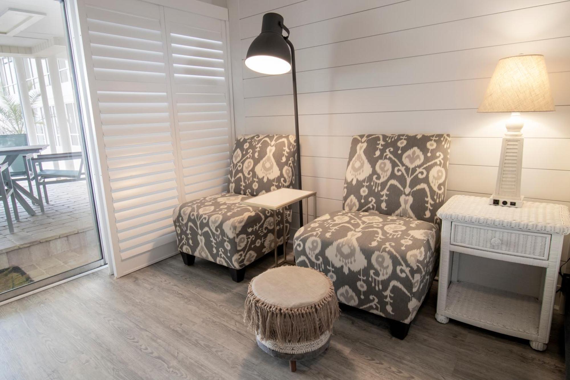 Oceanfront Litchfield Inn Полис Айлънд Екстериор снимка