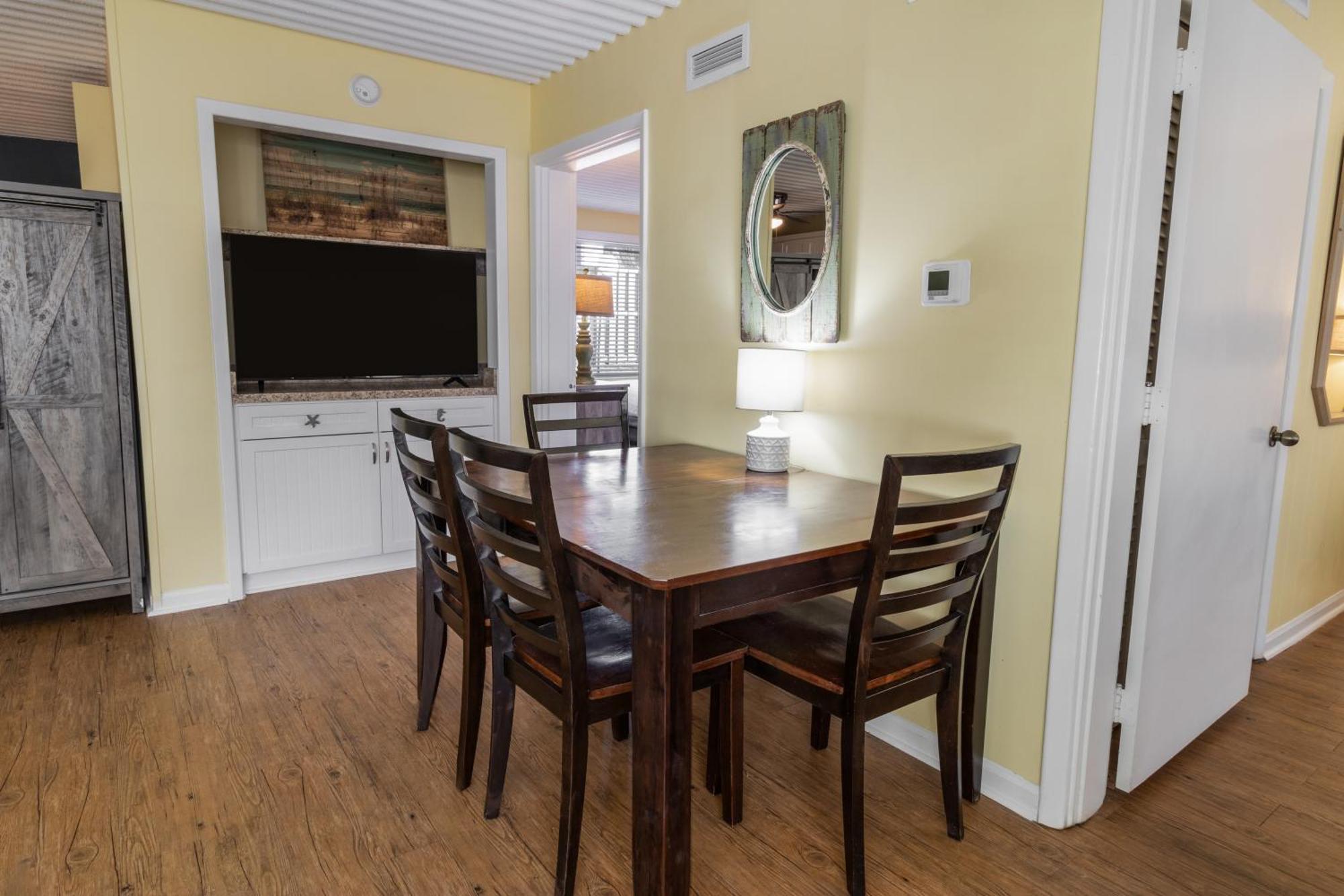 Oceanfront Litchfield Inn Полис Айлънд Екстериор снимка