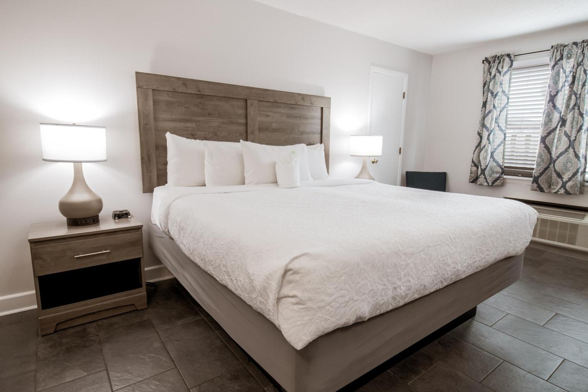 Oceanfront Litchfield Inn Полис Айлънд Екстериор снимка
