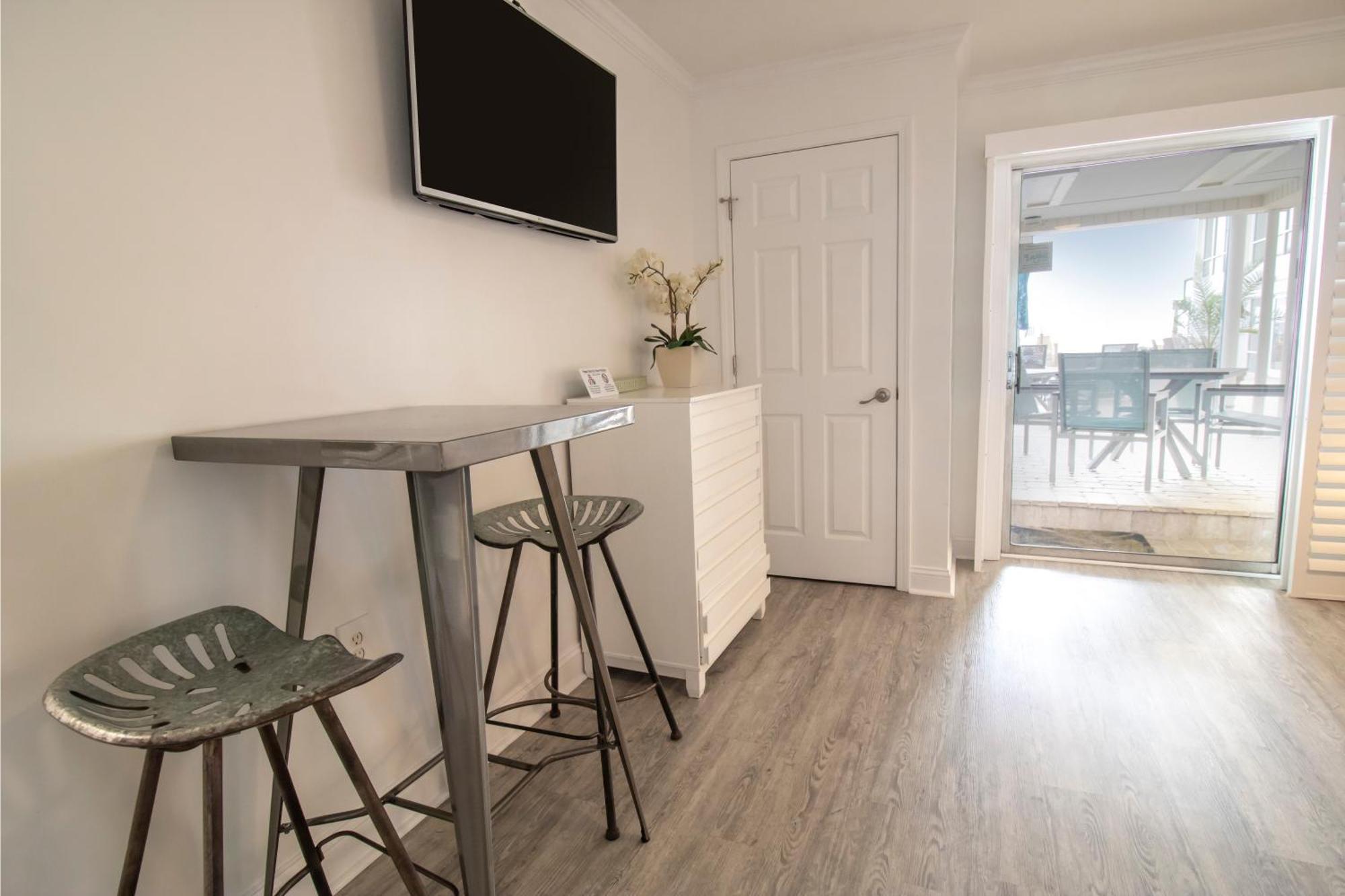 Oceanfront Litchfield Inn Полис Айлънд Екстериор снимка