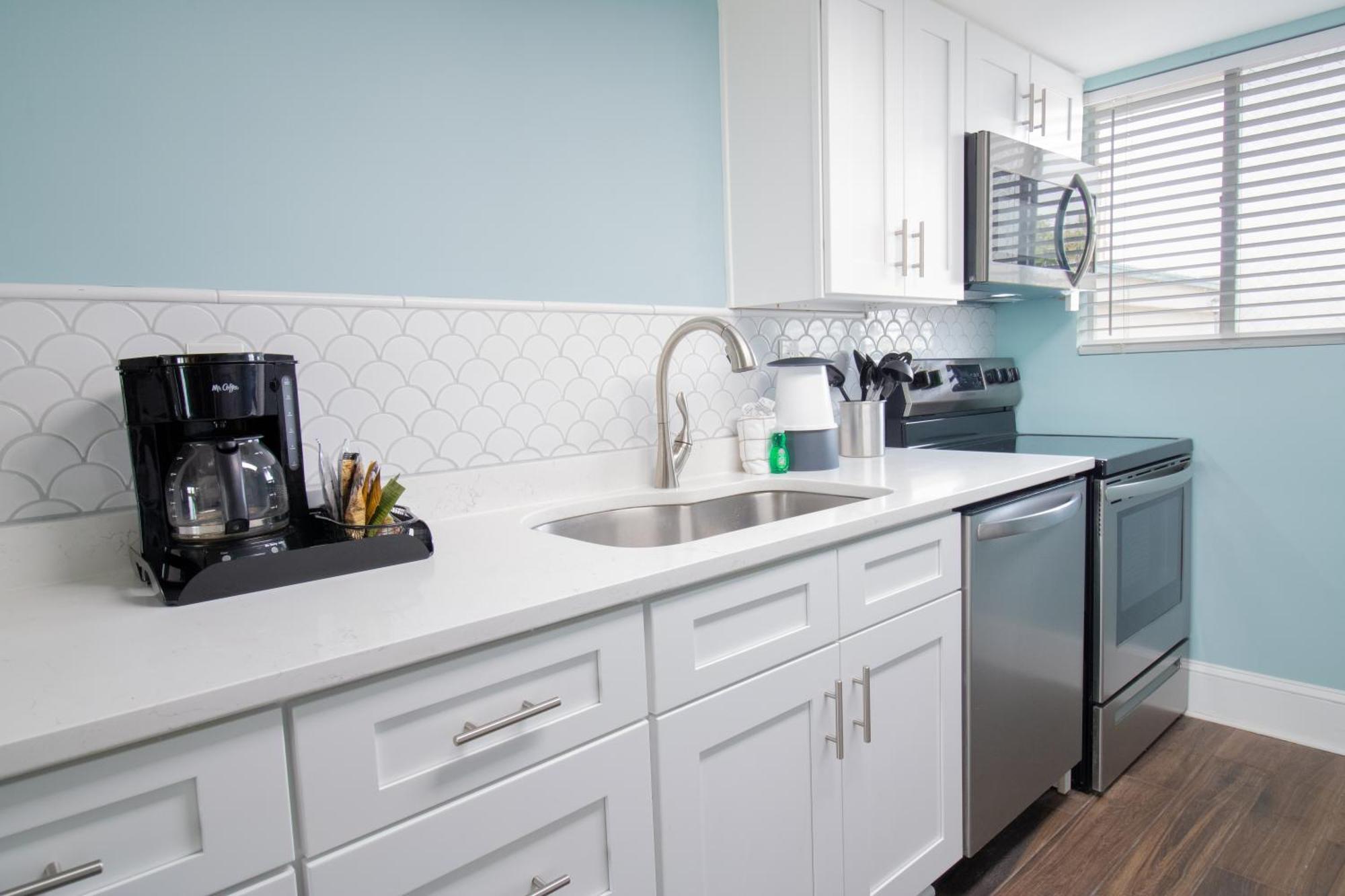 Oceanfront Litchfield Inn Полис Айлънд Екстериор снимка