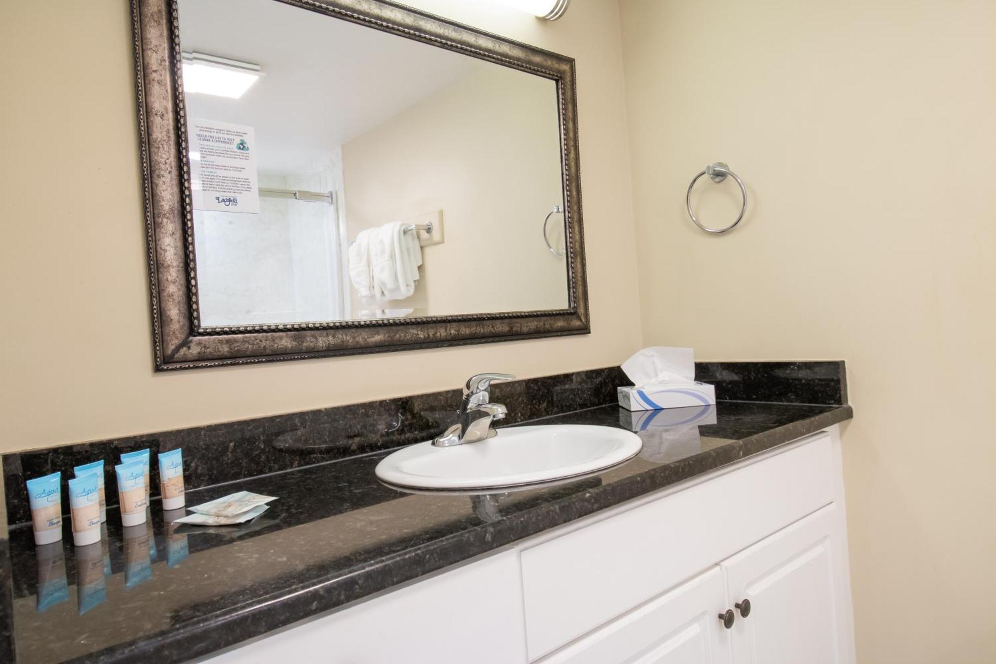 Oceanfront Litchfield Inn Полис Айлънд Екстериор снимка