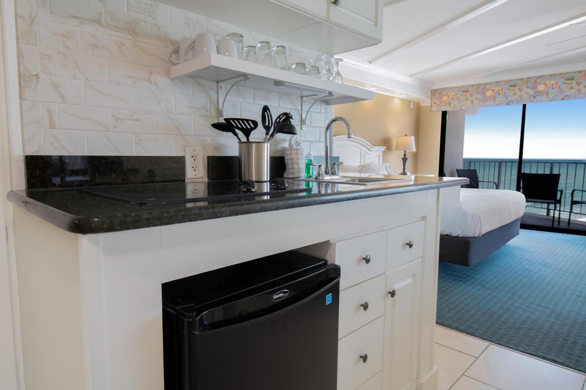 Oceanfront Litchfield Inn Полис Айлънд Екстериор снимка