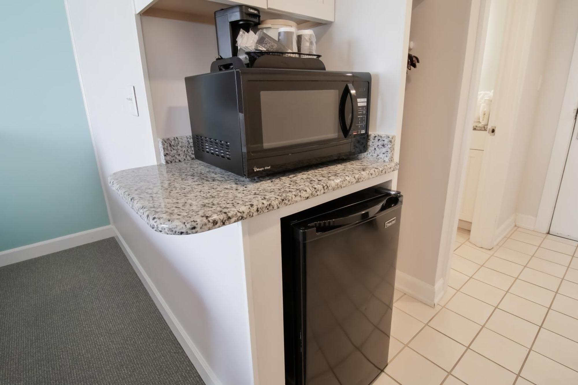 Oceanfront Litchfield Inn Полис Айлънд Екстериор снимка